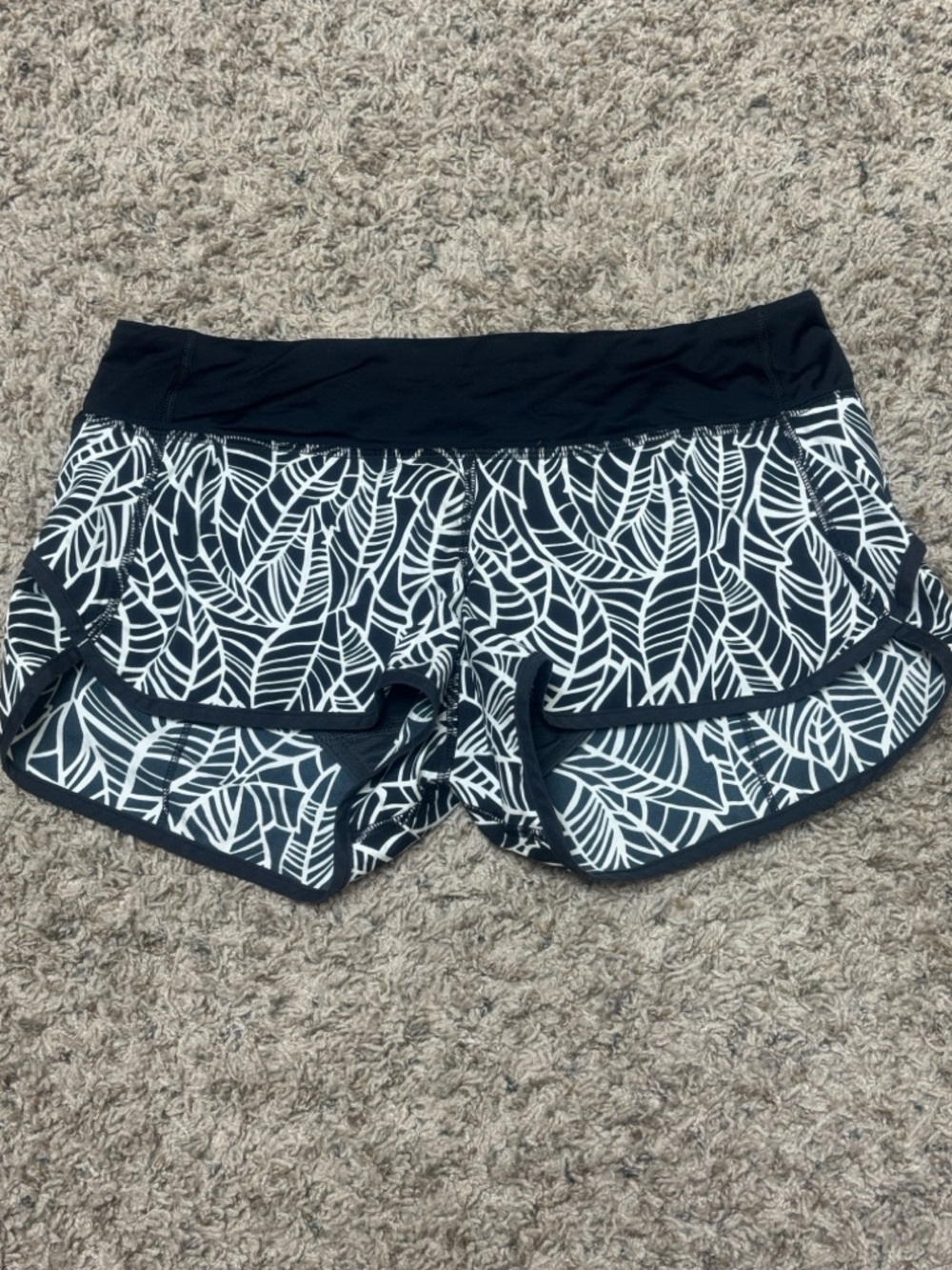 lululemon athletica Speed up Black and White Leaf-Print Running Shorts low rise
